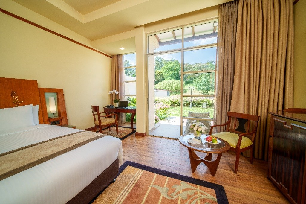 Deluxe Hillview King Room